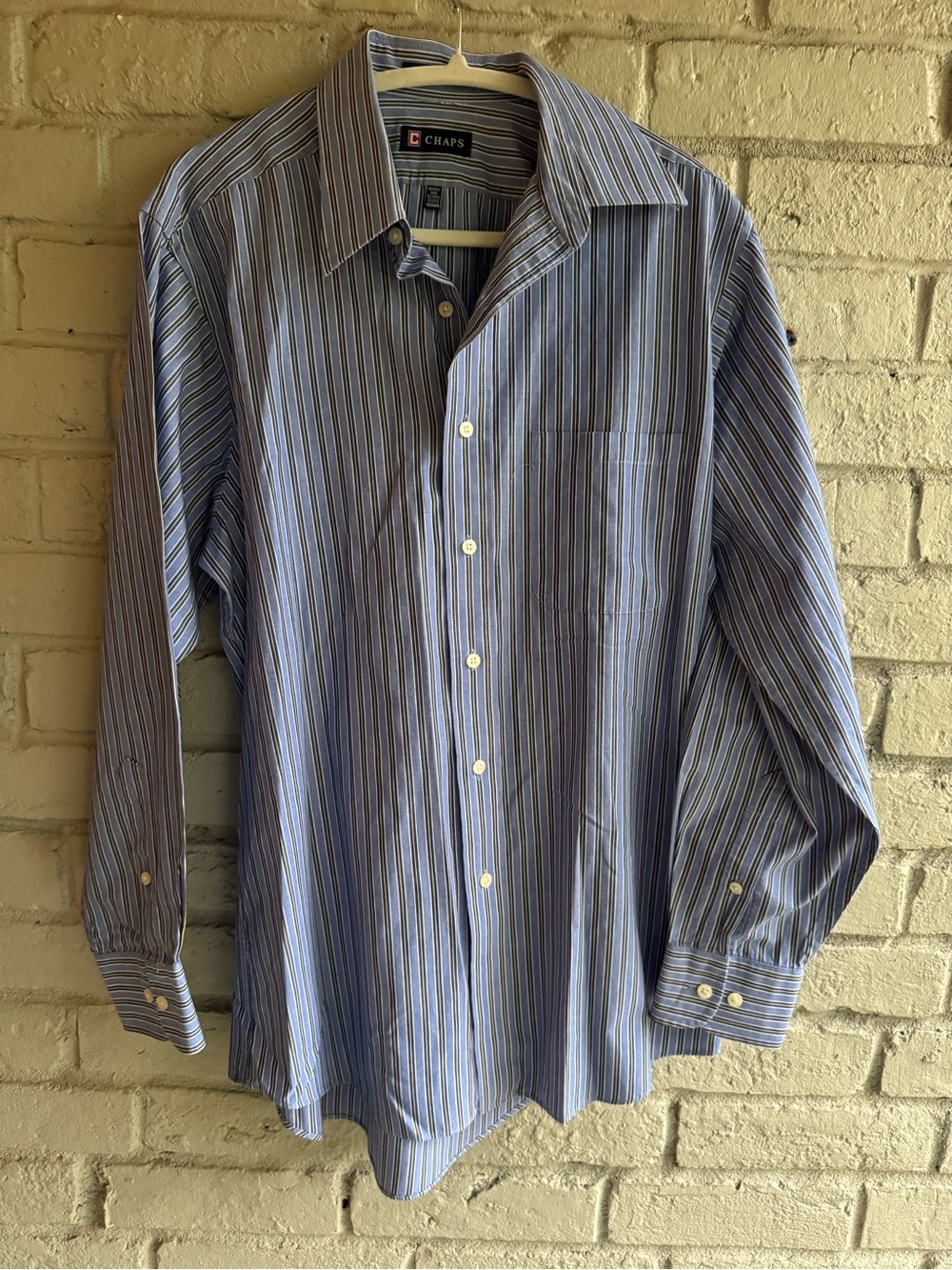 Chaps Men’s Blue Multi-Stripe Dress Shirt Sz Medium 15-15.5/42-33 very good